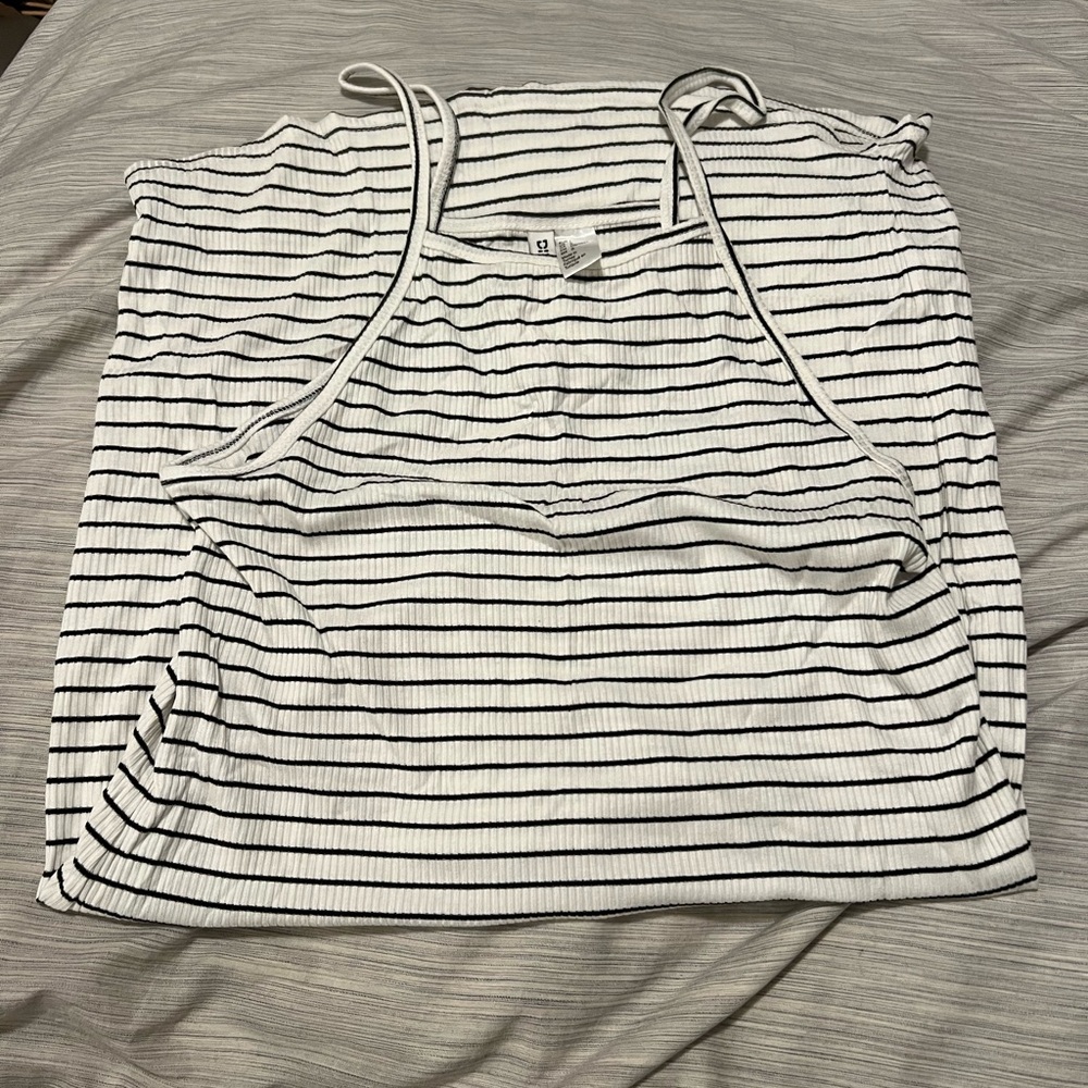 H&M: Dividend | Large White and Black Stripe dress